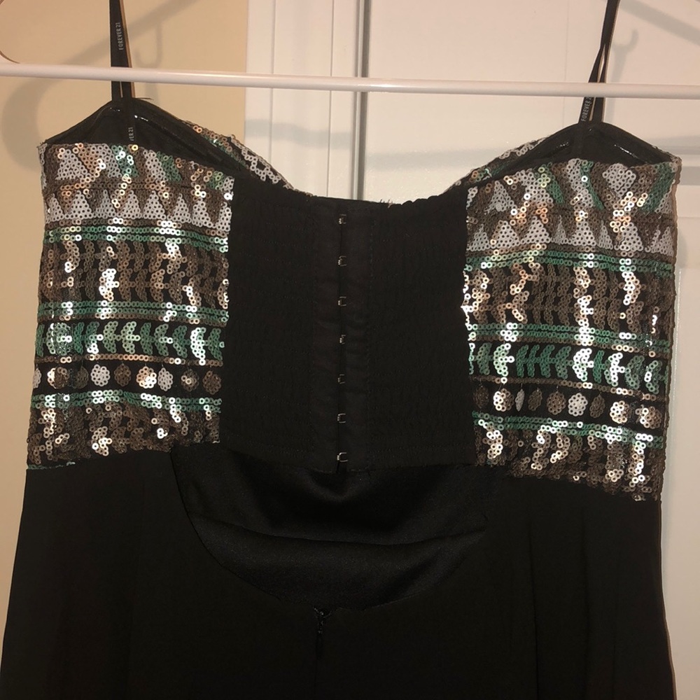 Dress - Picture 3 of 3